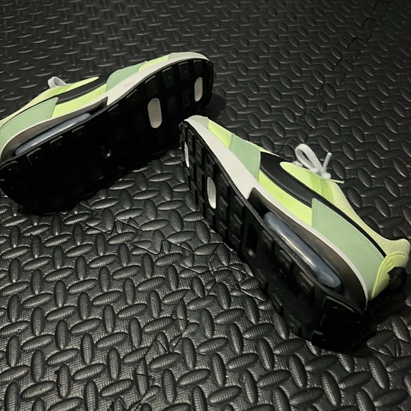 Air Max. Pre Day “Liquid Lime” - Picture 5 of 5